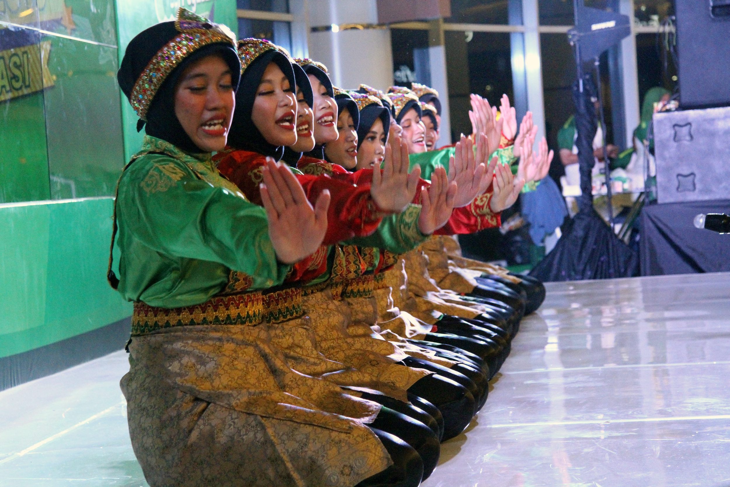 tari-saman-buka-pegadaian-leteration-fair-2018_20180402_111938.jpg