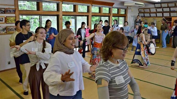 Mahasiswi Indonesia dan Asing IMeriahkan Acara  Budaya di Kagoshima Jepang  dalam Welcome Party
