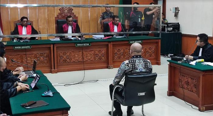teddy-minahasa-sidang-vonis-9-mei.jpg
