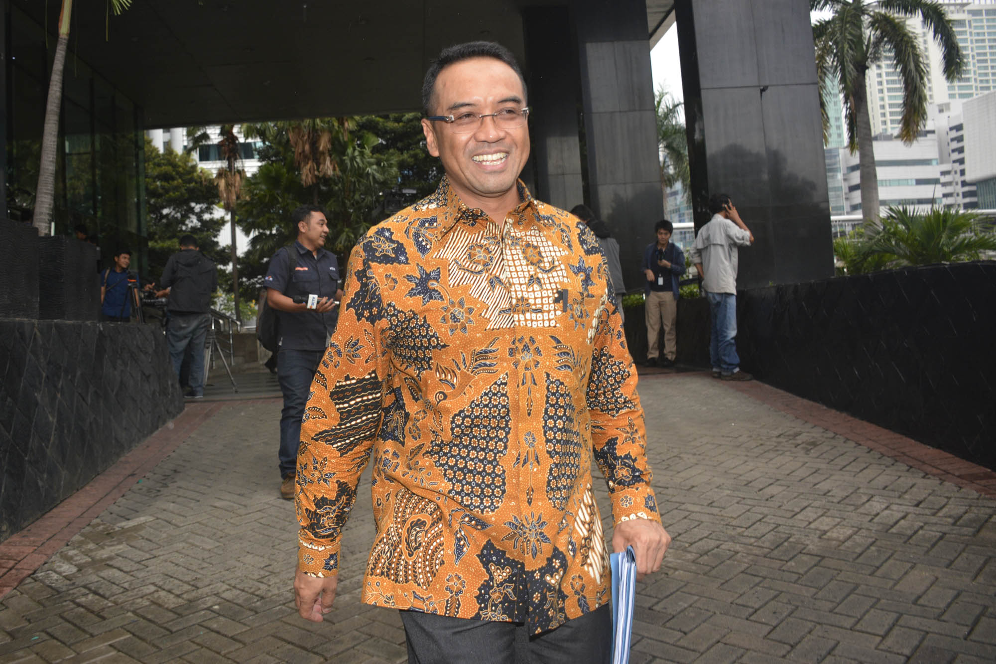teguh-juwarno-diperiksa-kasus-dugaan-korupsi-ktp-elektronik_20161214_201421.jpg