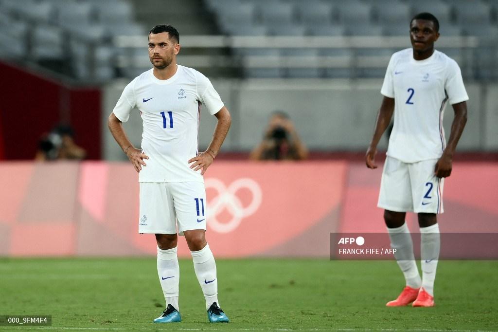 teji-savanier-kiri-dan-bek-prancis-pierre-kalulu-bereaksi-terhadap-gol-ketiga-meksiko.jpg