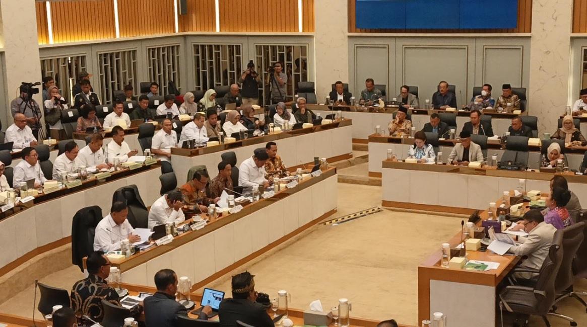 Imbas Banjir Sumatera, Menteri Raja Juli Moratorium Penebangan dan Pemanfaatan Kayu Hutan