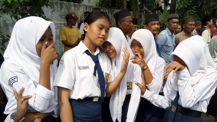 teman-sekolah-naya-korban-pembunuhan_20170410_103442.jpg