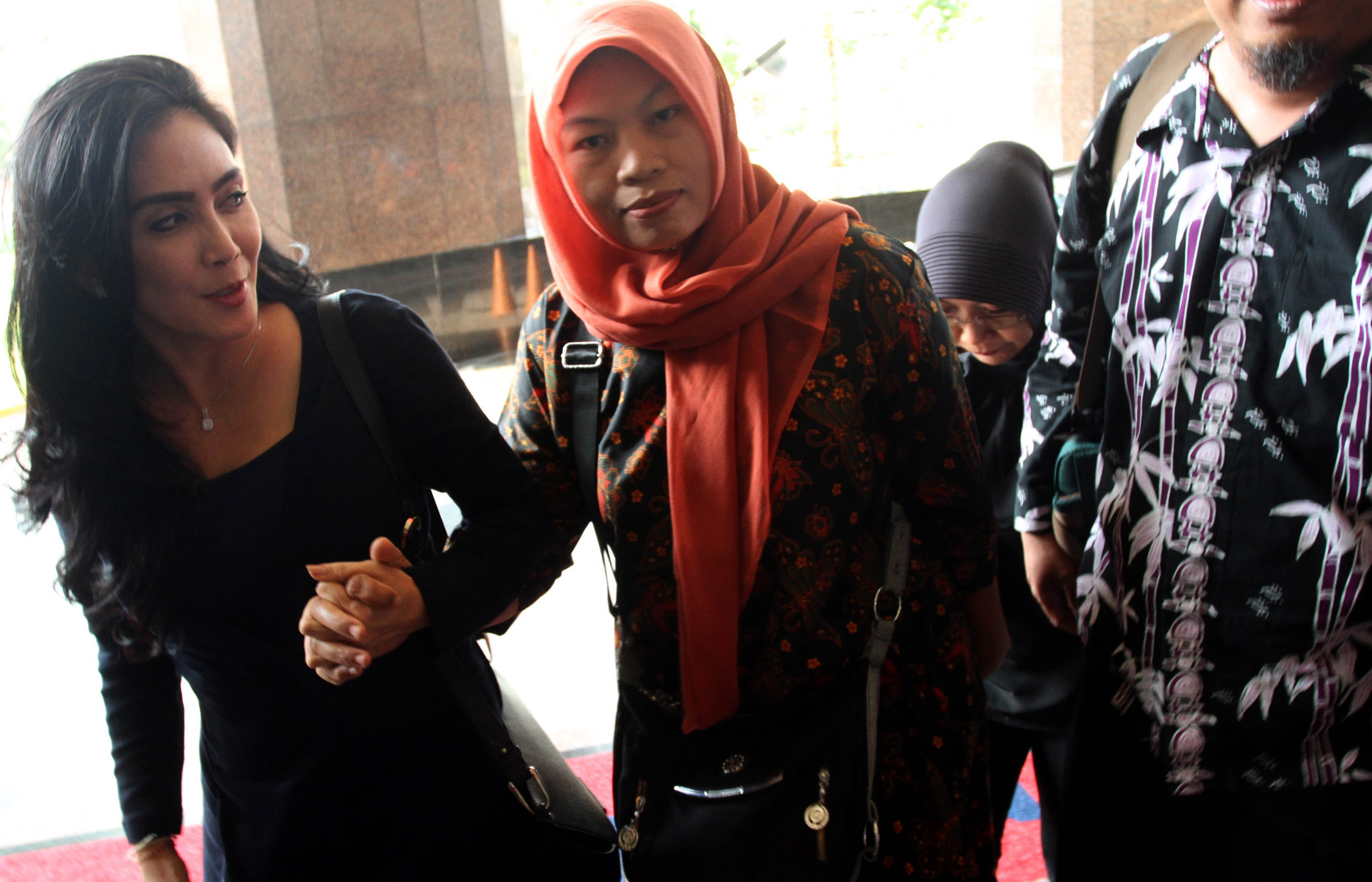 temui-menkumham-baiq-nuril-bahas-pemberian-amnesti_20190708_215146.jpg