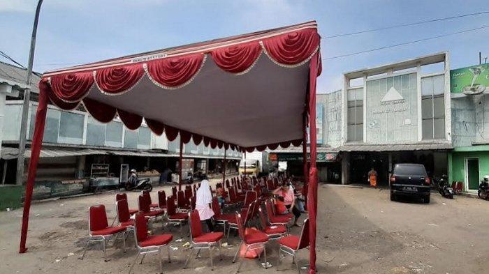 tenda-merah-menyambut-kunjungan-presiden-jokowi-di-pasar-citeureup-bogor.jpg