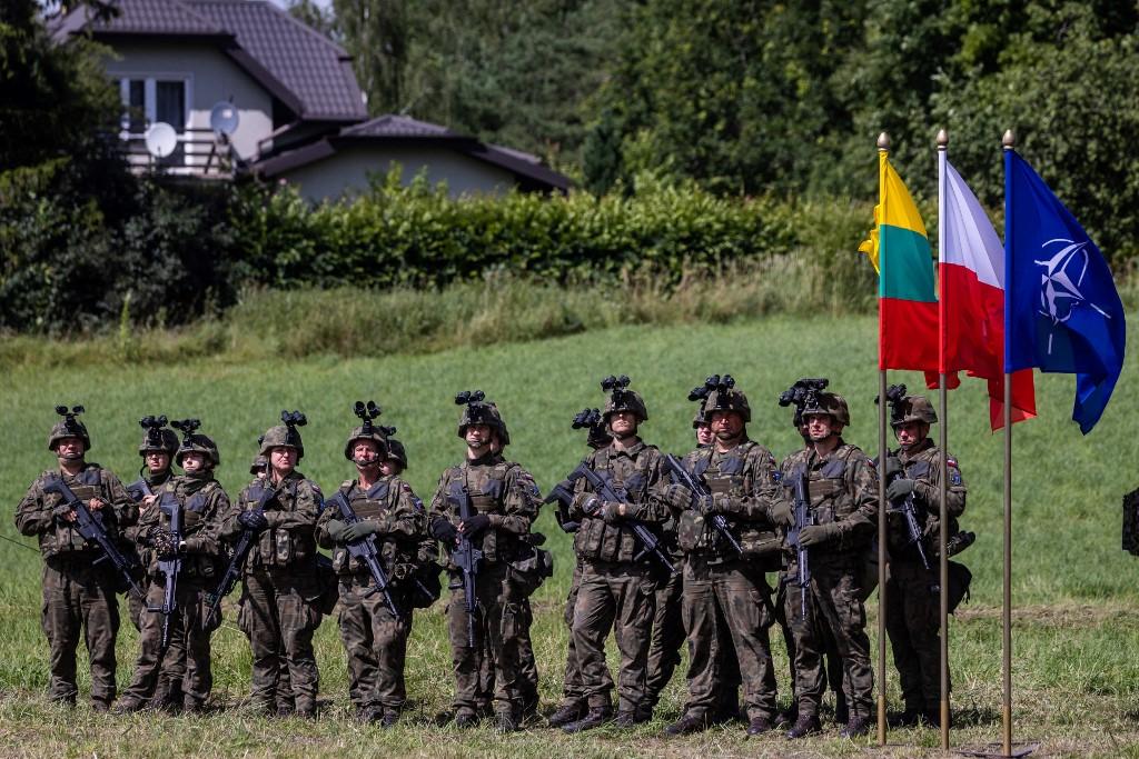 tentara-polandia-dan-lithuania-di-perbatasan-belarusia-88.jpg