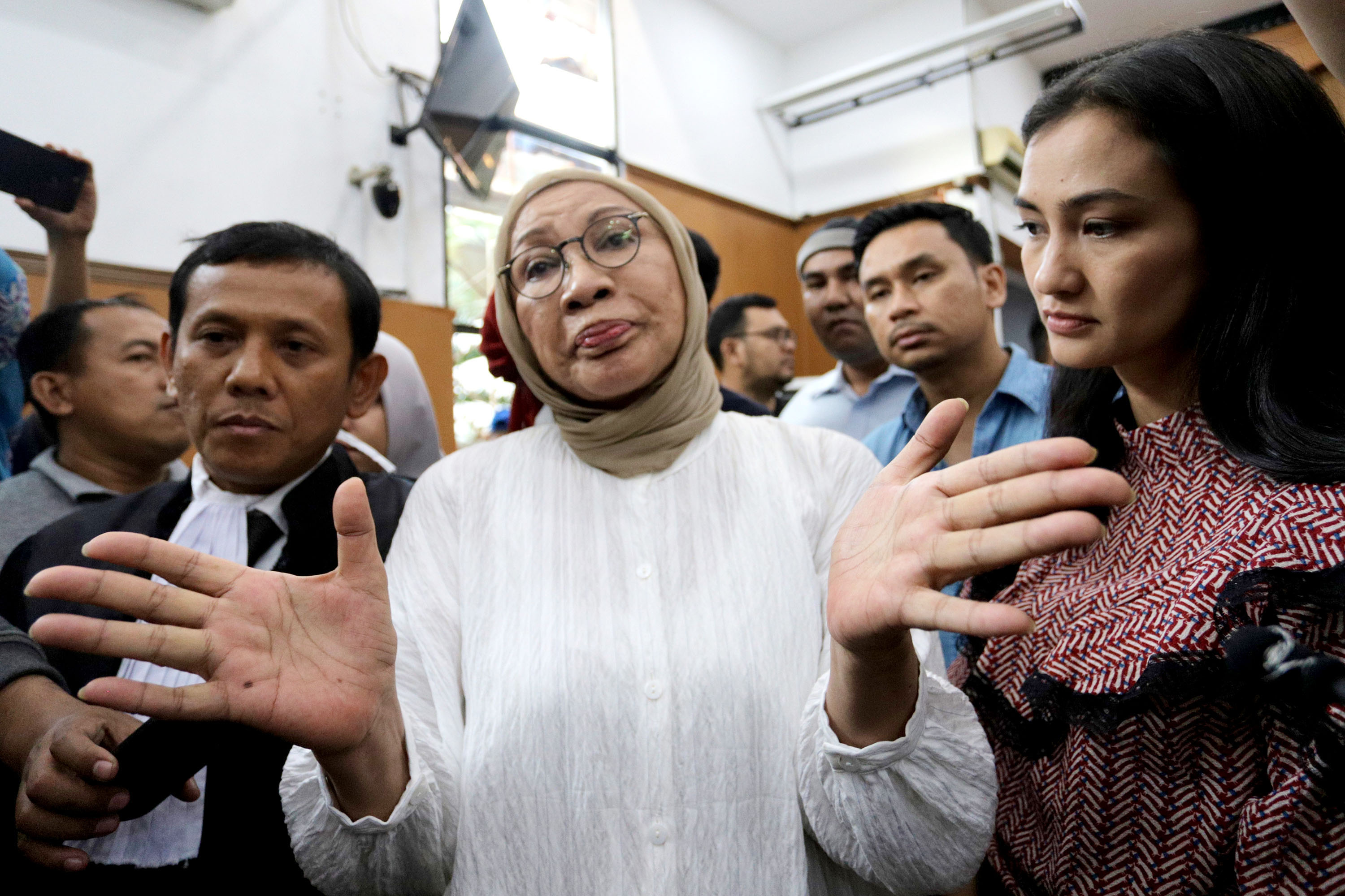 terbukti-sebarkan-hoaks-ratna-sarumpaet-divonis-2-tahun-penjara_20190711_183557.jpg