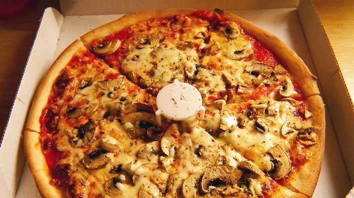 ternyata-bungkus-pizza-berbentuk-kotak-ada-alasan-khususnya_20180318_110820.jpg