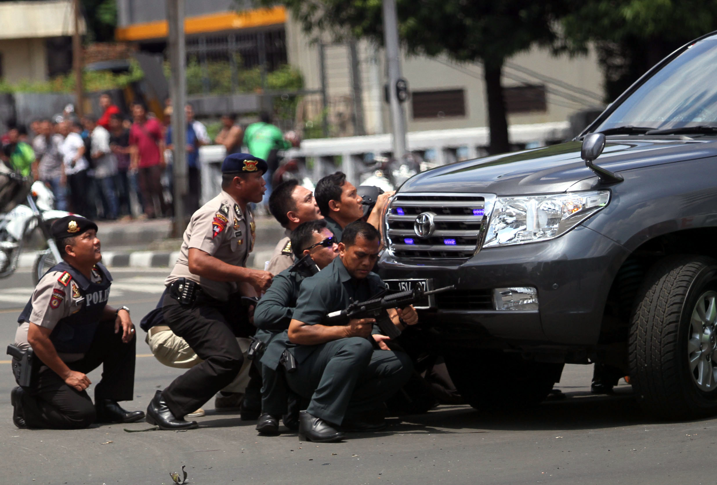 teror-bom-di-sarinah-jakarta_20160114_141019.jpg