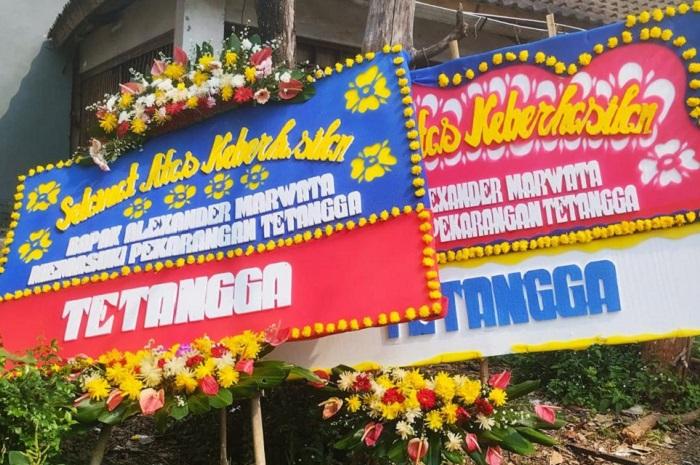 teror-karangan-bunga-memasuki-pekarangan-tetangga.jpg