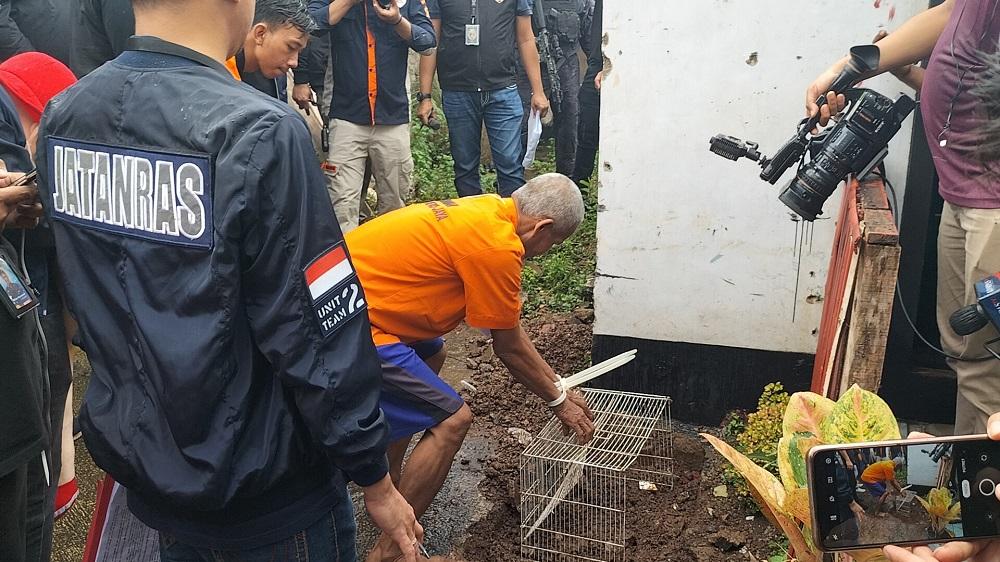 Detik-Detik Wowon Minta Duloh Bunuh Anaknya: Kuburan Ditutup Kandang Ayam