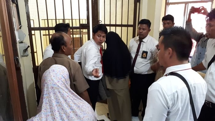 tersangka-penggelapan-dana-baz-ditahan_20170710_143715.jpg