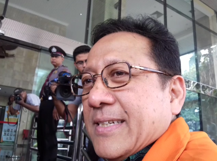 tersangka-suap-distribusi-gula-impor-ketua-dpd-ri-irman-gusman_20161004_114924.jpg