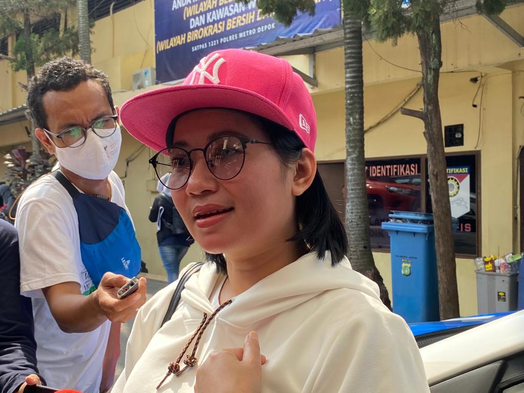 tersangka-tiara-marleen-memenuhi-wajib-lapor-di-polres-depok-jawa-barat-senin-2062022.jpg