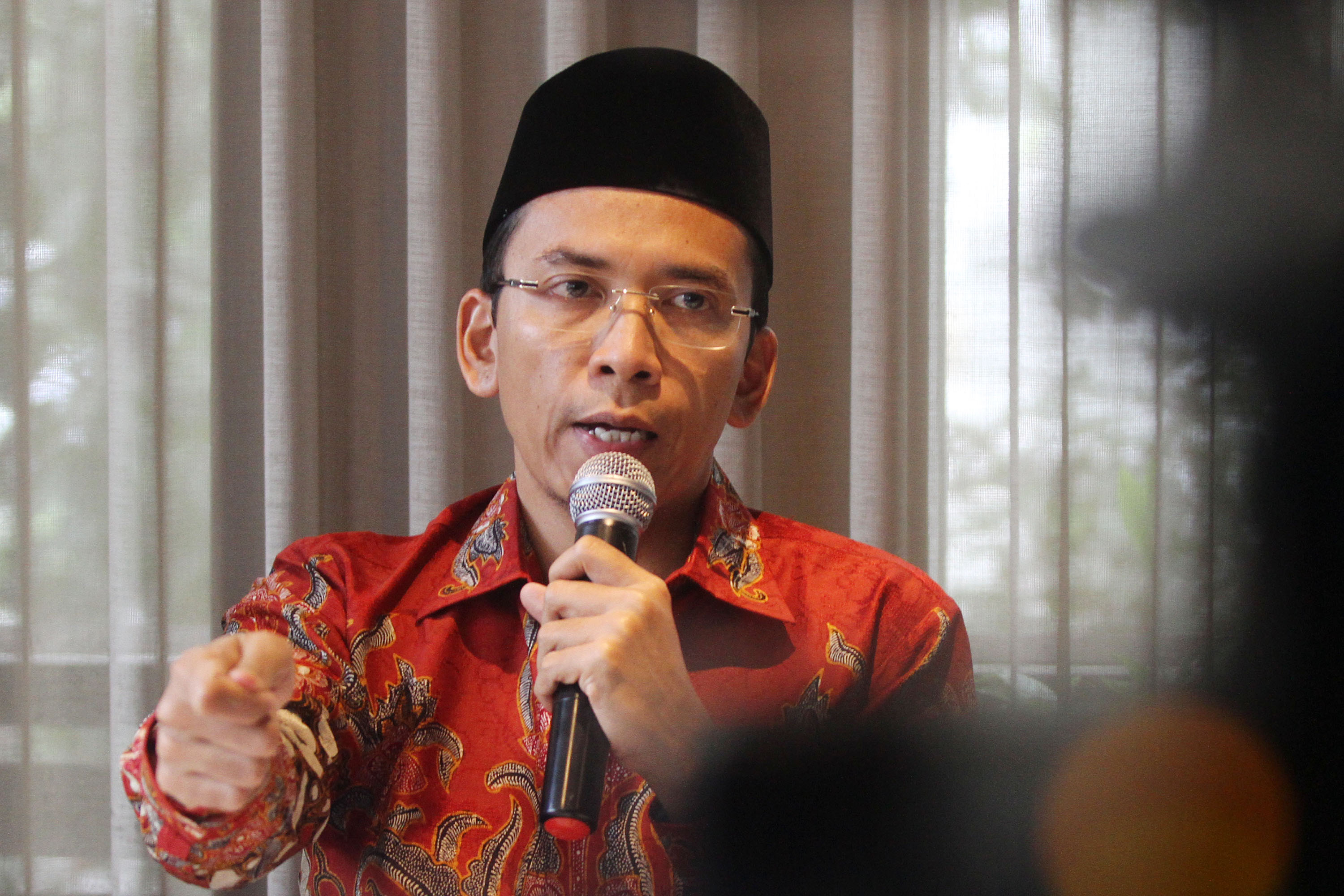 tgb-gelar-konferensi-pers_20180919_190456.jpg