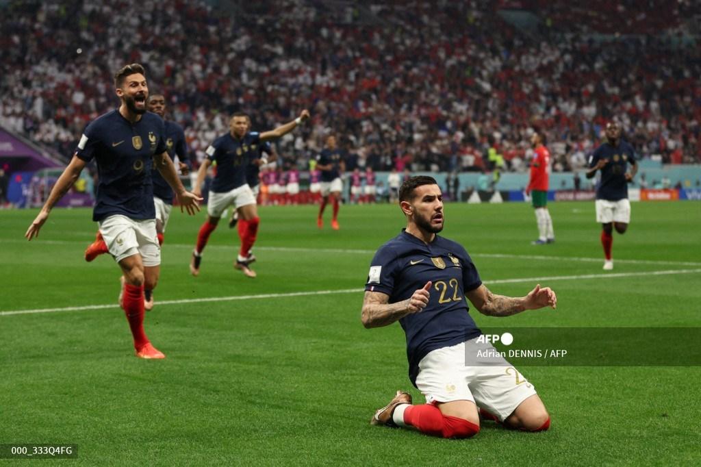 theo-hernandez-merayakannya-dengan-penyerang-prancis-olivier-giroud.jpg