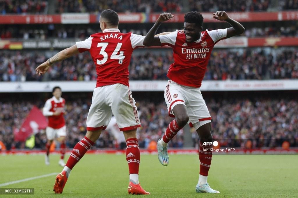 thomas-partey-merayakan-gol.jpg