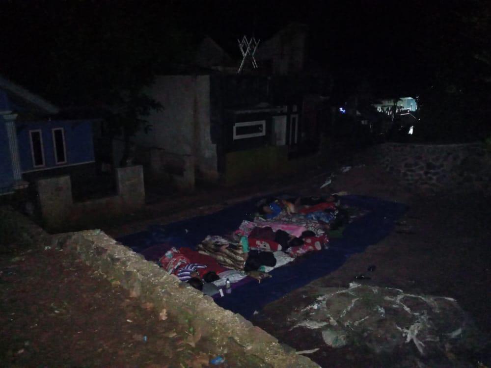 tidur-di-luar-rumah.jpg