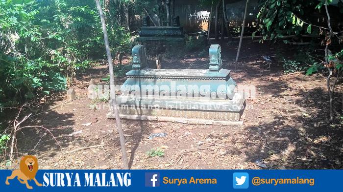 tiga-kuburan-di-belakang-padepokan-dimas-kanjeng-taat-pribadi_20161014_192939.jpg