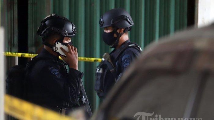 tiga-terduga-teroris-yang-ditangkap-densus-88-di-bengkulu.jpg