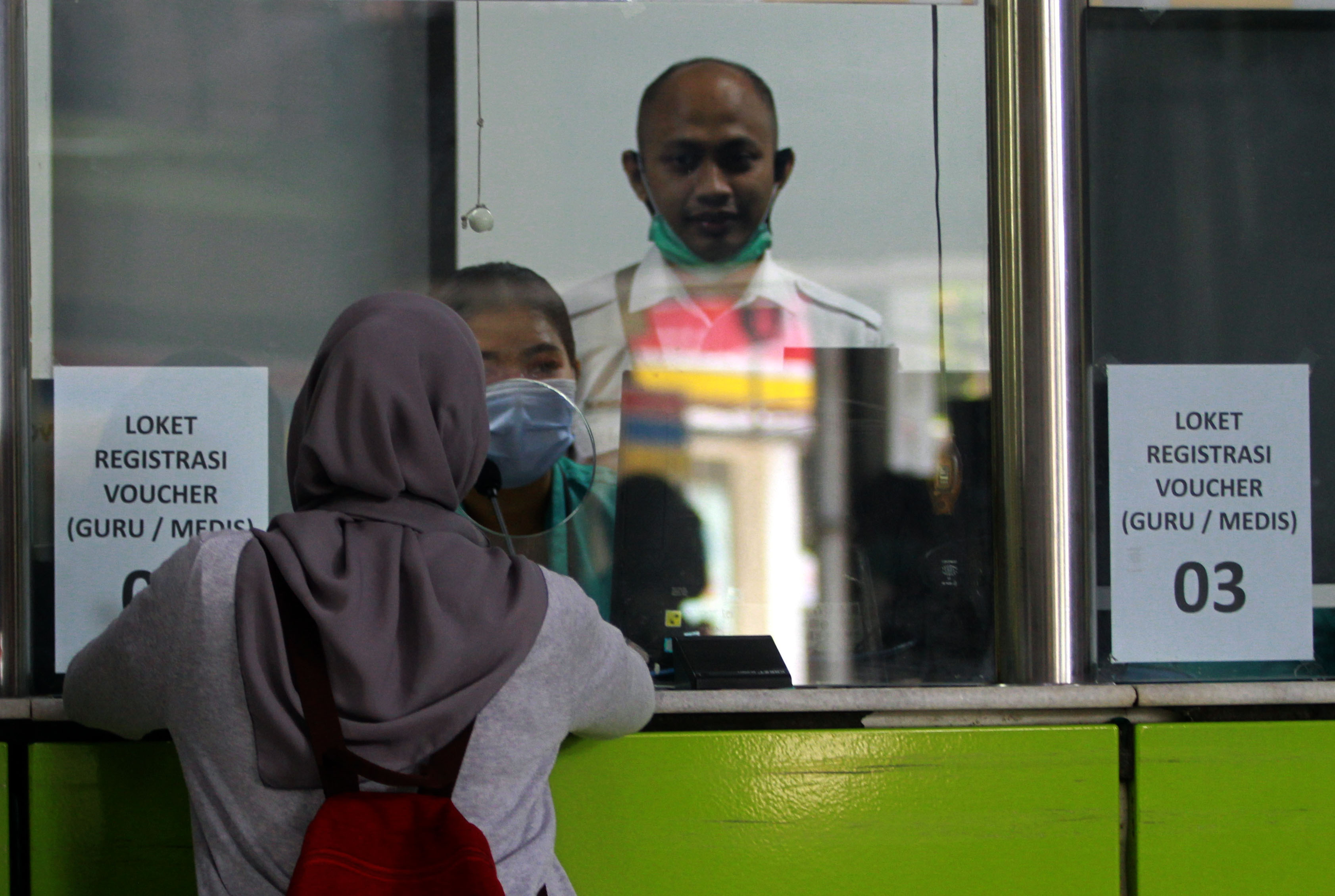 tiket-kereta-api-gratis-untuk-guru-dan-tenaga-kesehatan_20201108_201452.jpg