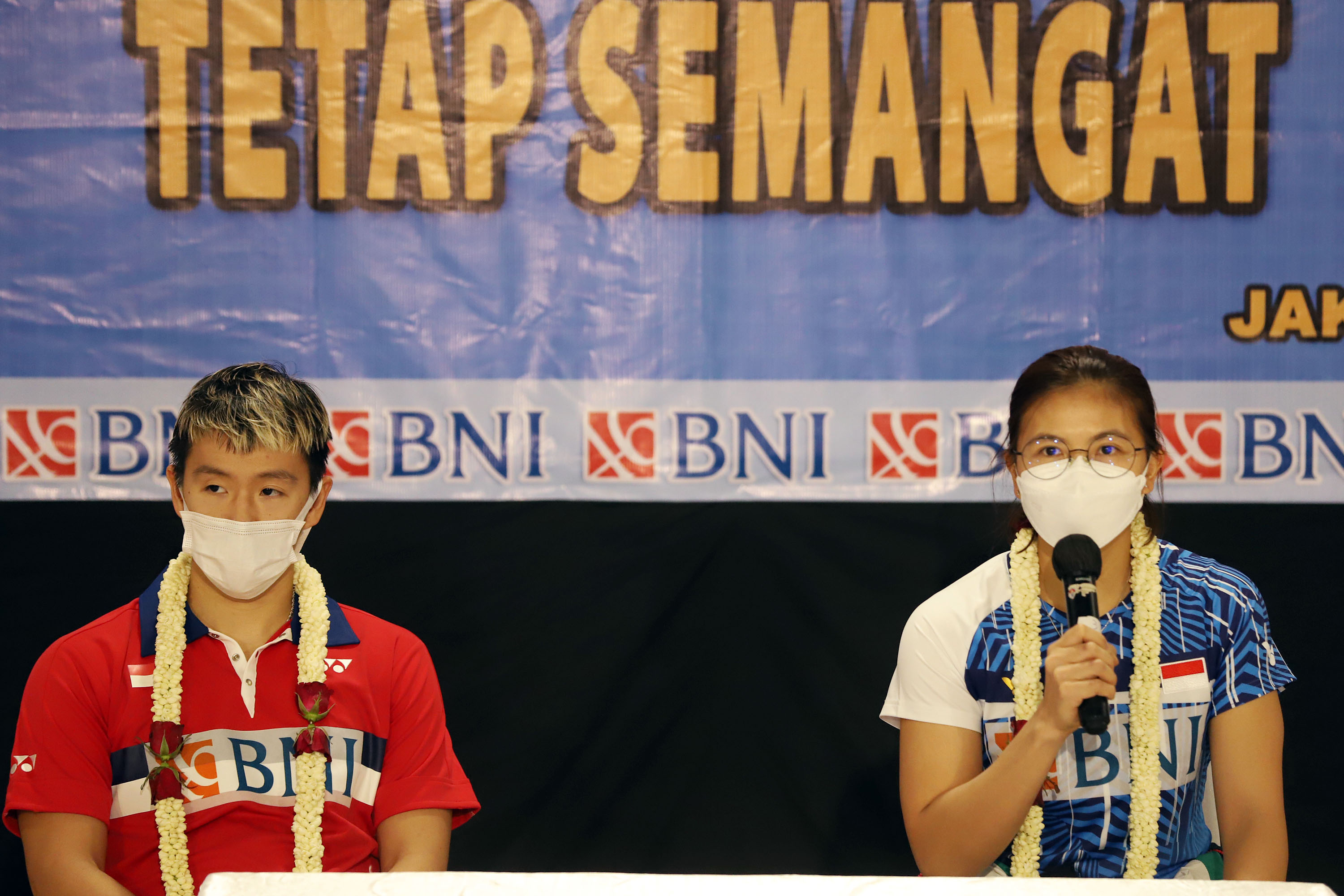tim-bulu-tangkis-all-england-indonesia-tiba-kembali-di-tanah-air_20210322_234028.jpg