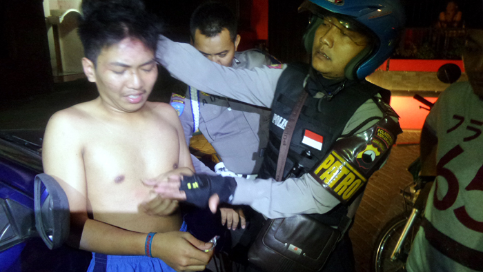 tim-elang-polrestabes-semarang-tangkap-pemilik-pil-koplo_20160109_132055.jpg
