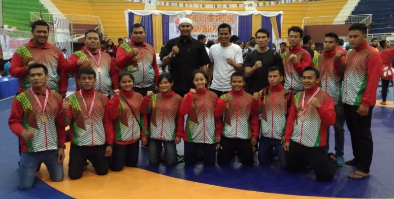 tim-gulat-dki-jakarta-raih-satu-emas-dan-lima-perunggu-di-kejurnas-gulat-senior-2017_20171027_205606.jpg