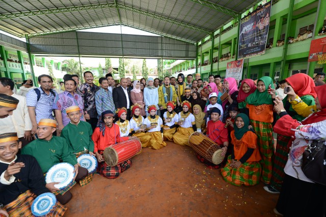 tim-komisi-viii-dpr-ri_20160725_101021.jpg
