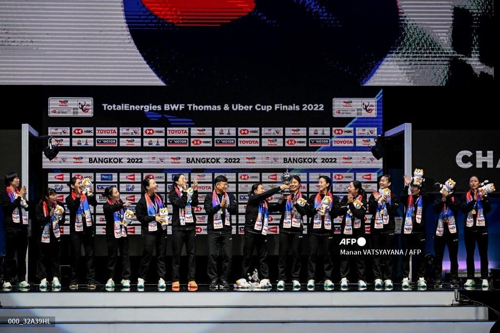 tim-putri-korea-di-podium-juara-piala-uber-2022.jpg