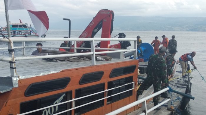 tim-sar-gabungan-mendeteksi-km-sinar-bangun-yang-tenggelam-di-danau-toba_20180622_215059.jpg