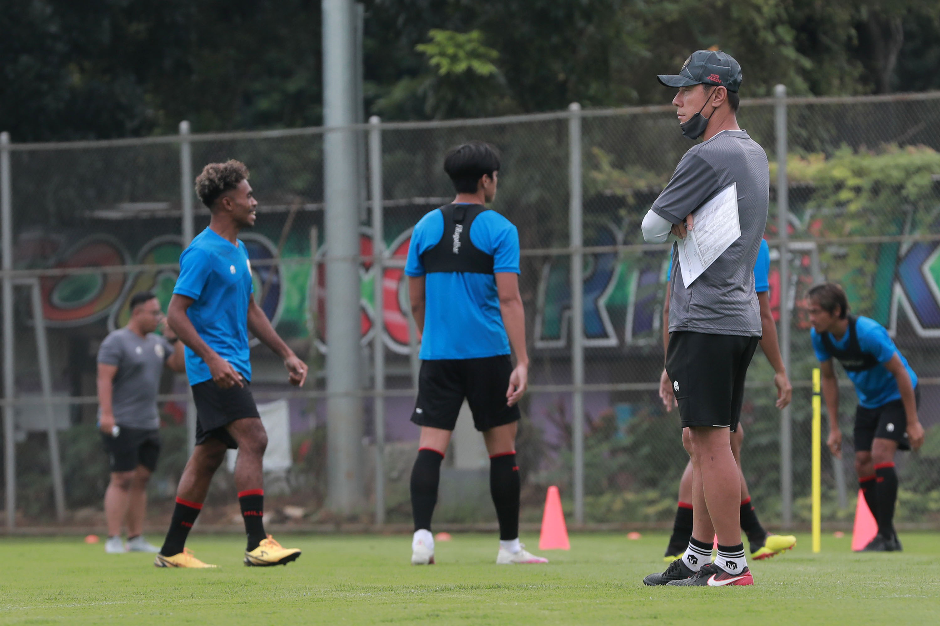 timnas-indonesia-u-23-jalani-training-camp-untuk-sea-games-2021_20210210_203527.jpg