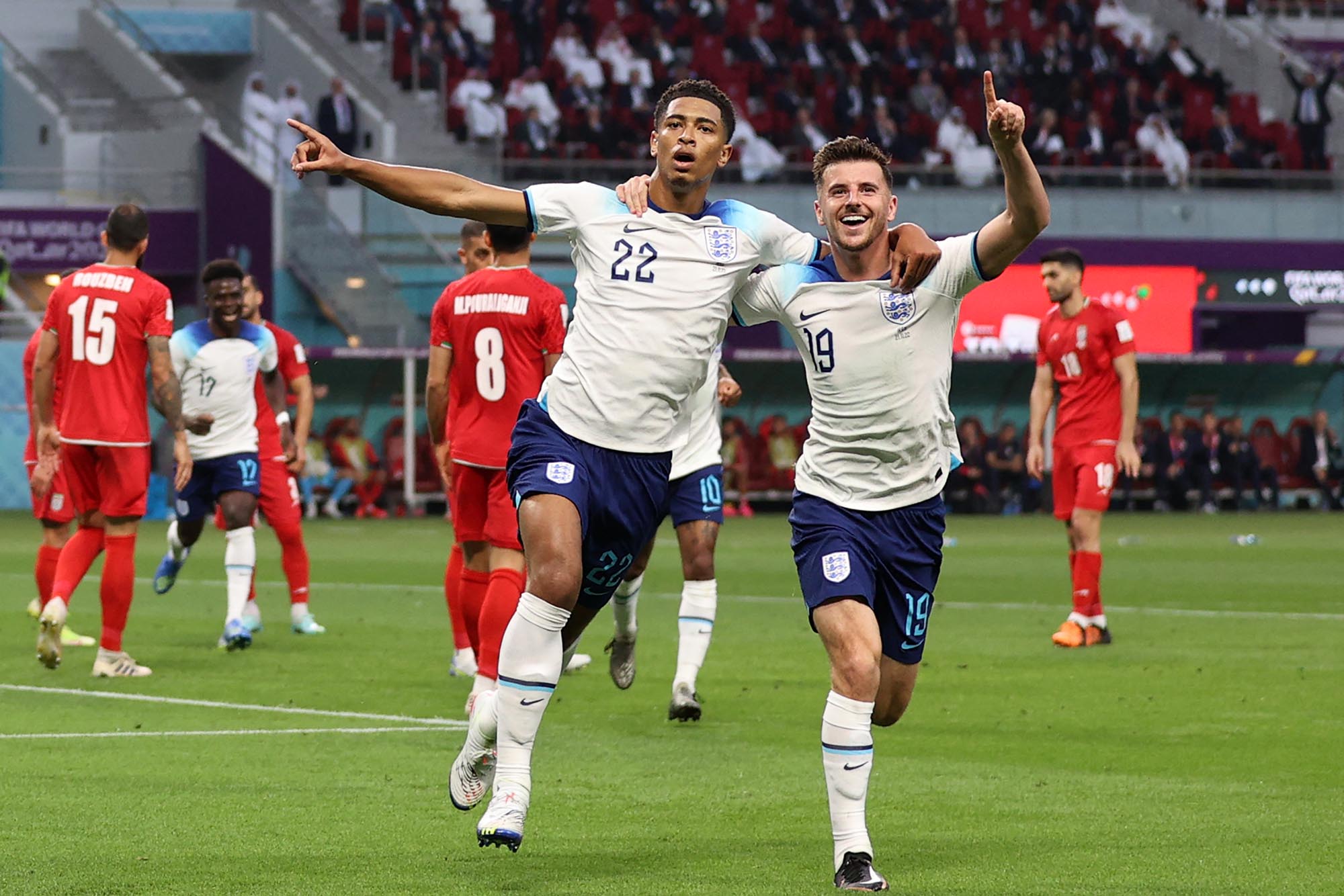 timnas-inggris-rayakan-kemenangan_20221121_215530.jpg