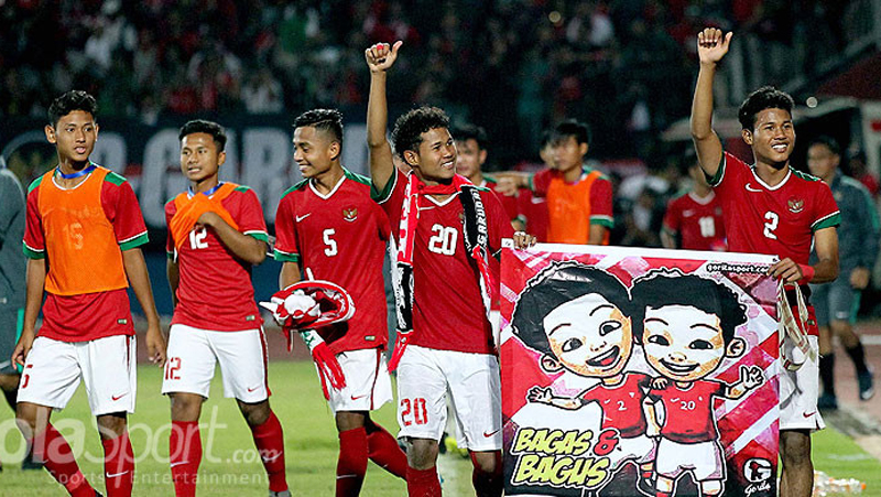 timnas-u-16-indonesia-amiruddin-bagus-kahfi-dan-amiruddin-bagas-kaffa-vs-timnas-u-16-malaysia_20180812_211342.jpg