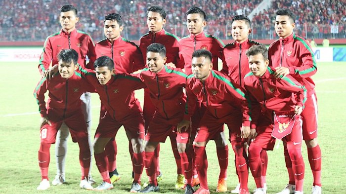 timnas-u-19-indonesia-berpose-jelang-pertandingan-kontra-timnas-u-19-malaysia_20181018_175943.jpg