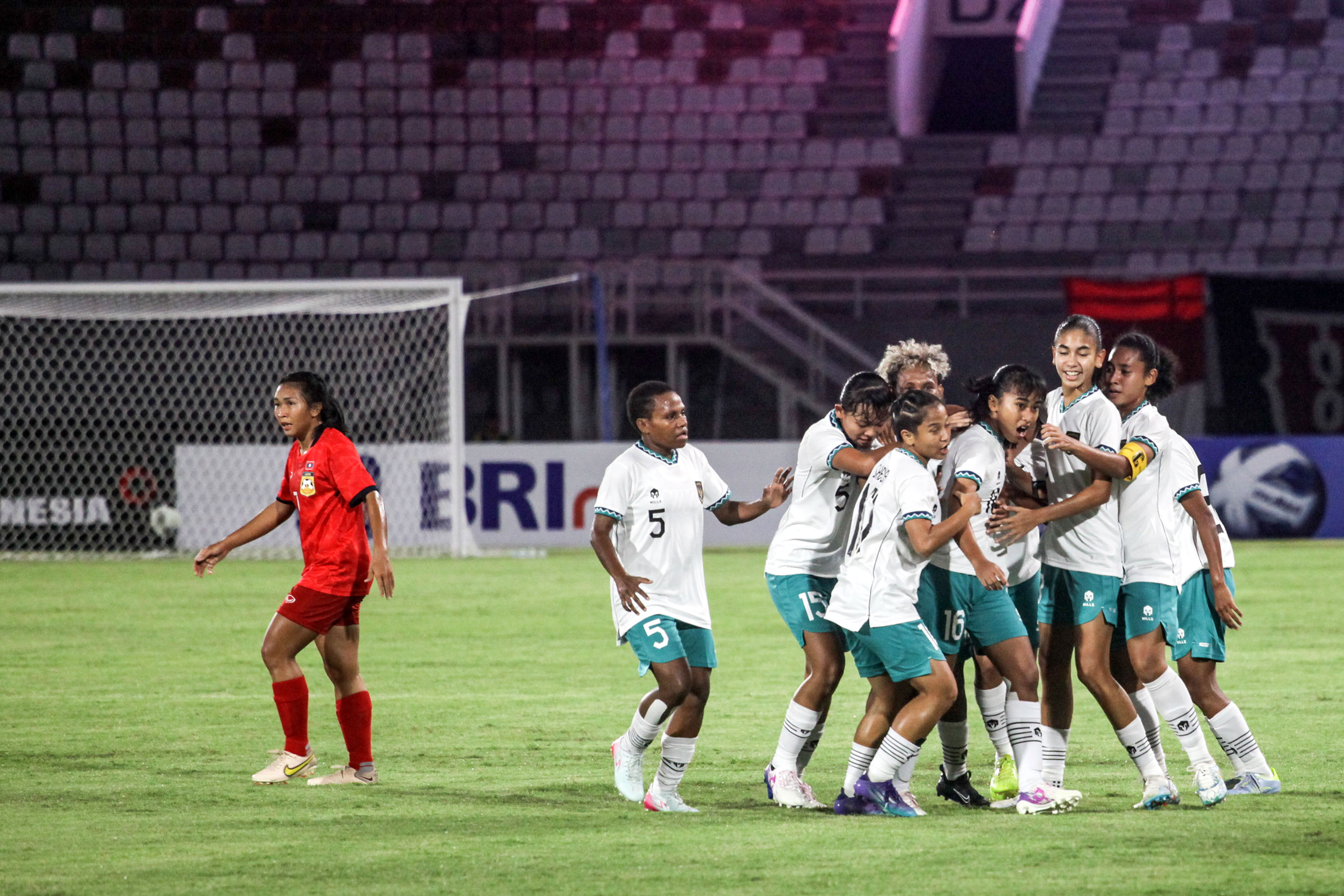 timnas-wanita-indonesia-u-19-bekuk-laos-4-1_20230708_013514.jpg