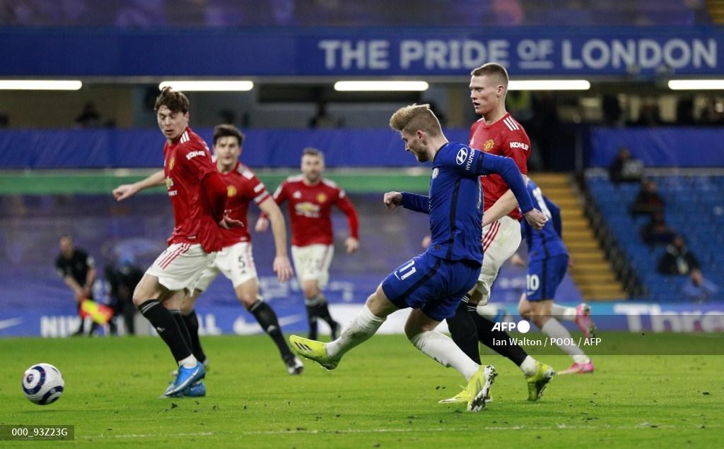 timo-werner-tengah-melakukan-tembakan-yang-gagal.jpg