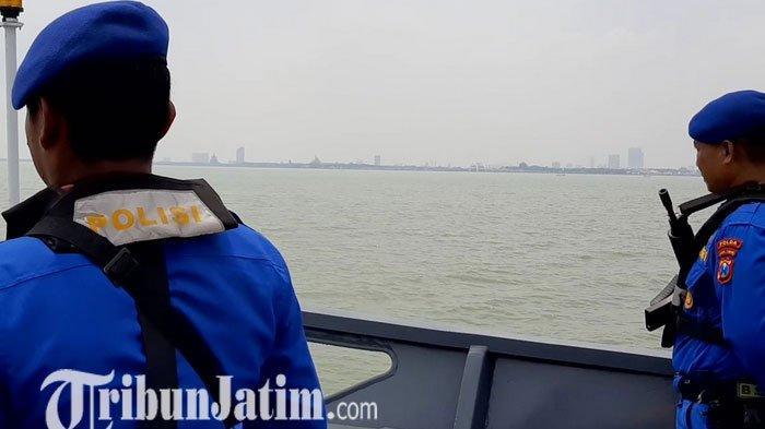 tingkatkan-patroli-nataru-ditpolairud-polda-jatim-amankan-wisata-perairan.jpg