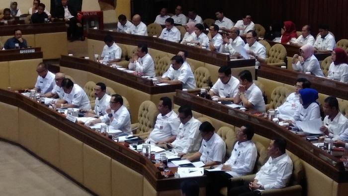 tito-karnavian-di-komisi-ii-dpr.jpg