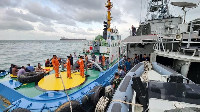 tni-angkatan-laut-tni-al-turut-mengerahkan-bantuan-untuk-melaksanakan-sar.jpg