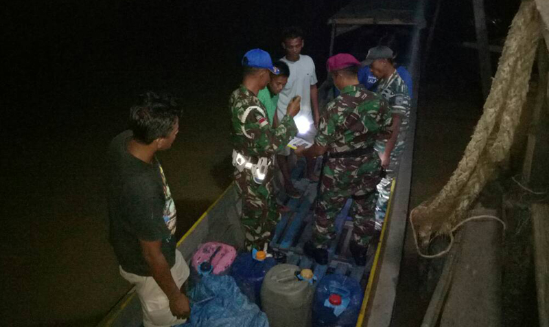 tni-bersiap-di-perbatasan-indonesia-malaysia_20170607_074553.jpg