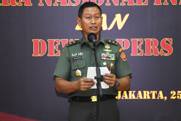 tni-dan-dewan-pers-sepakati-perjanjian-kerja-sama_20170926_094849.jpg