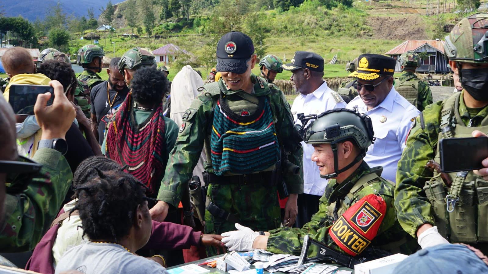 Koops TNI Habema Bagikan Sembako, hingga Pelayanan Kesehatan untuk Masyarakat Distrik Gome