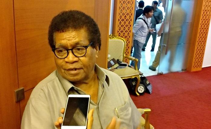 tokoh-masyarakat-papua-michael-menufandu-di-ruang-abdul-muis.jpg