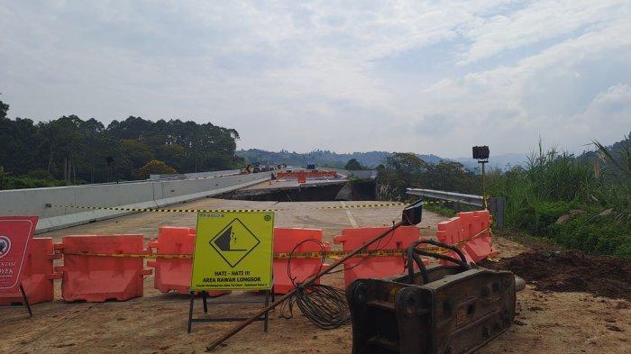 BREAKING NEWS: Tol Bocimi KM 72 Longsor, Akses Menuju Jakarta Ditutup Total