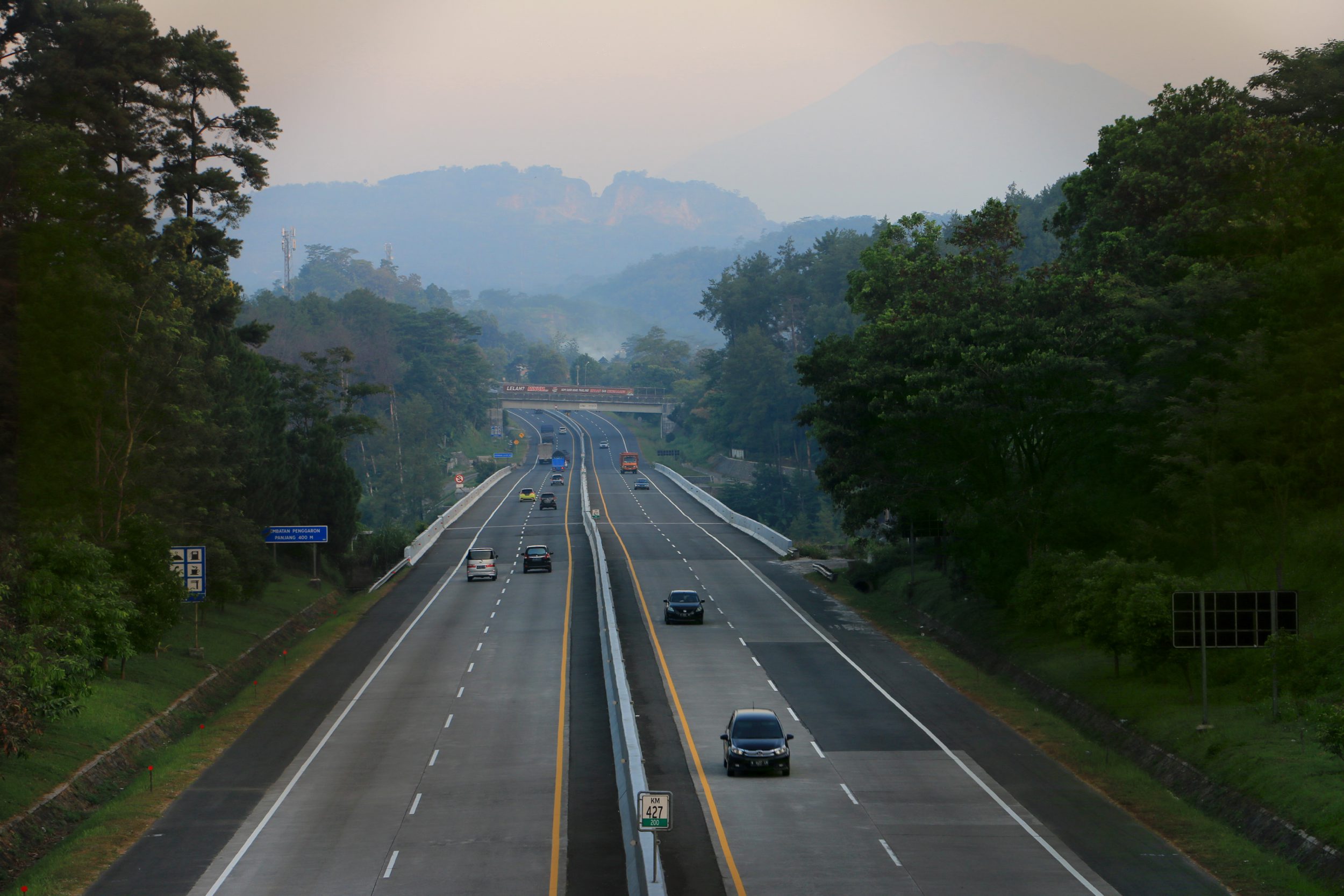 tol-trans-jawa-semarang-bawen-ramai-lancar_20210727_145413.jpg