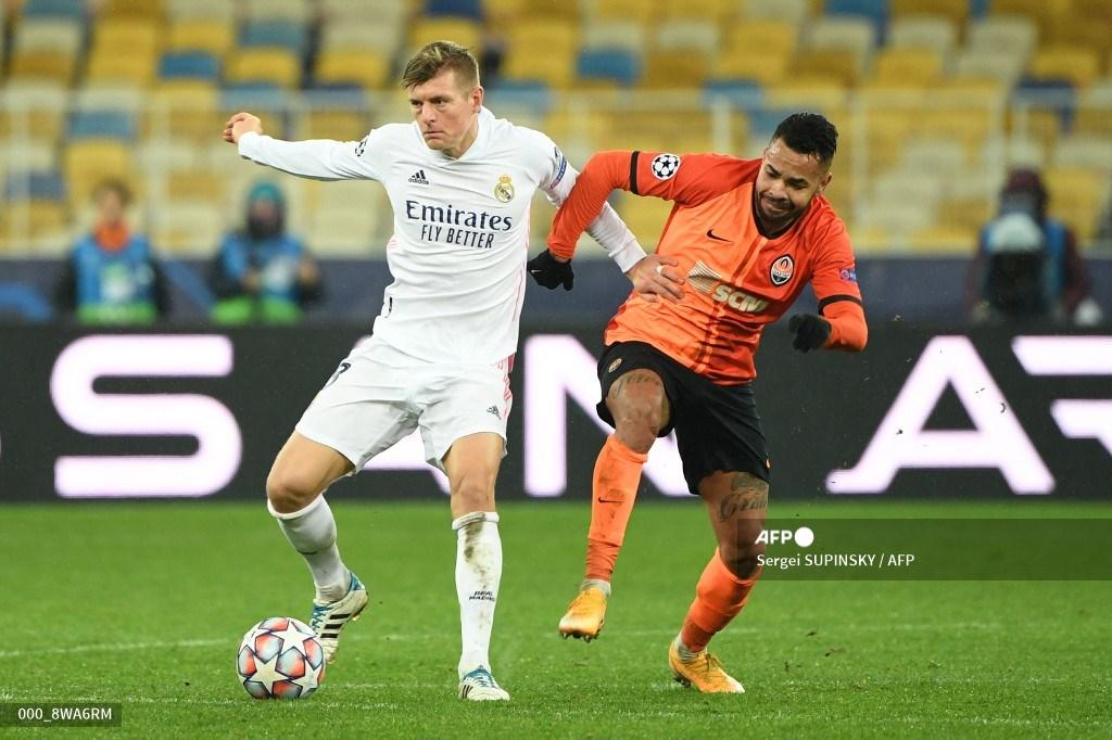 toni-kroos-saat-pertandingan-shakhtar-donetsk-vs-real-madrid.jpg