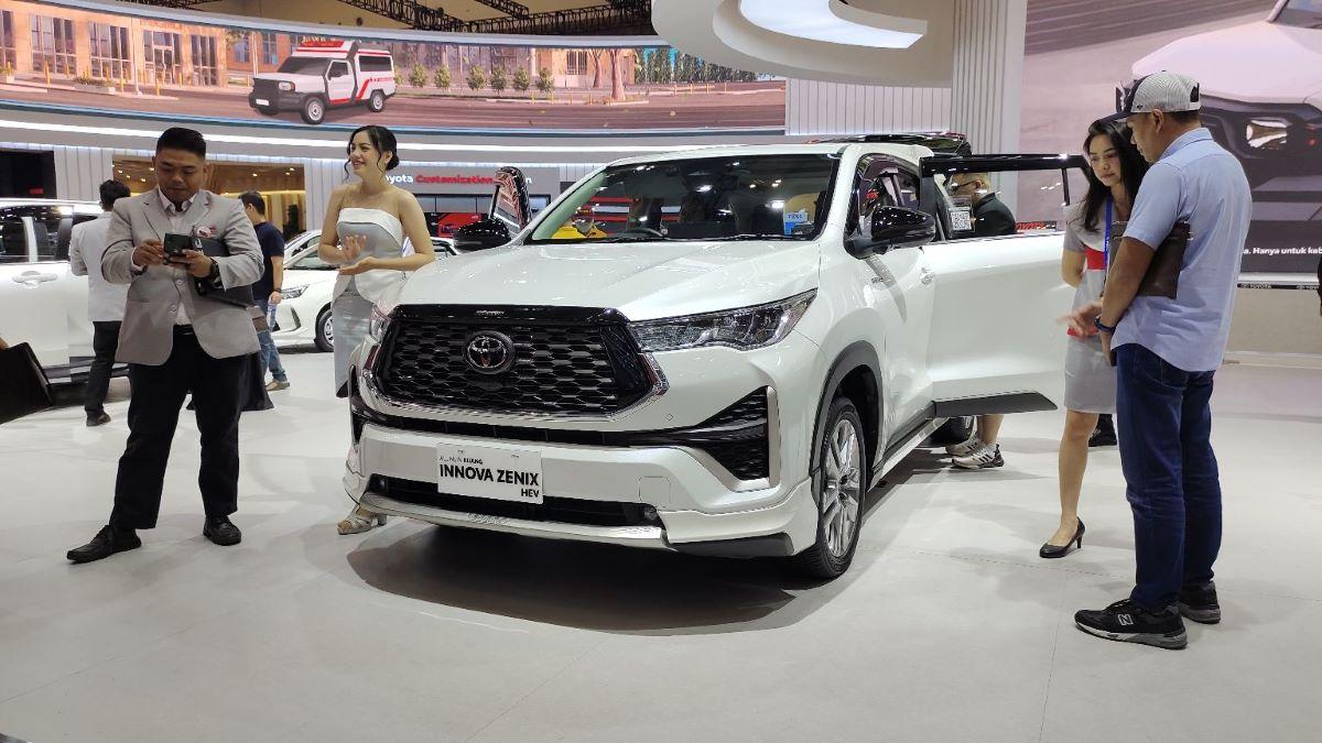 Harga BBM Solar Melonjak, Konsumen Fortuner Diesel Beralih ke Zenix Hybrid