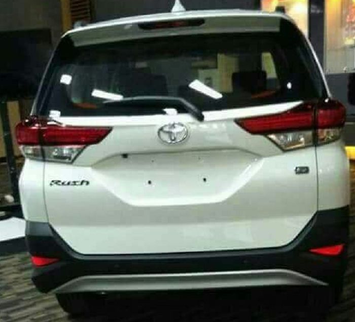 toyota-rush-baru_20171116_181556.jpg