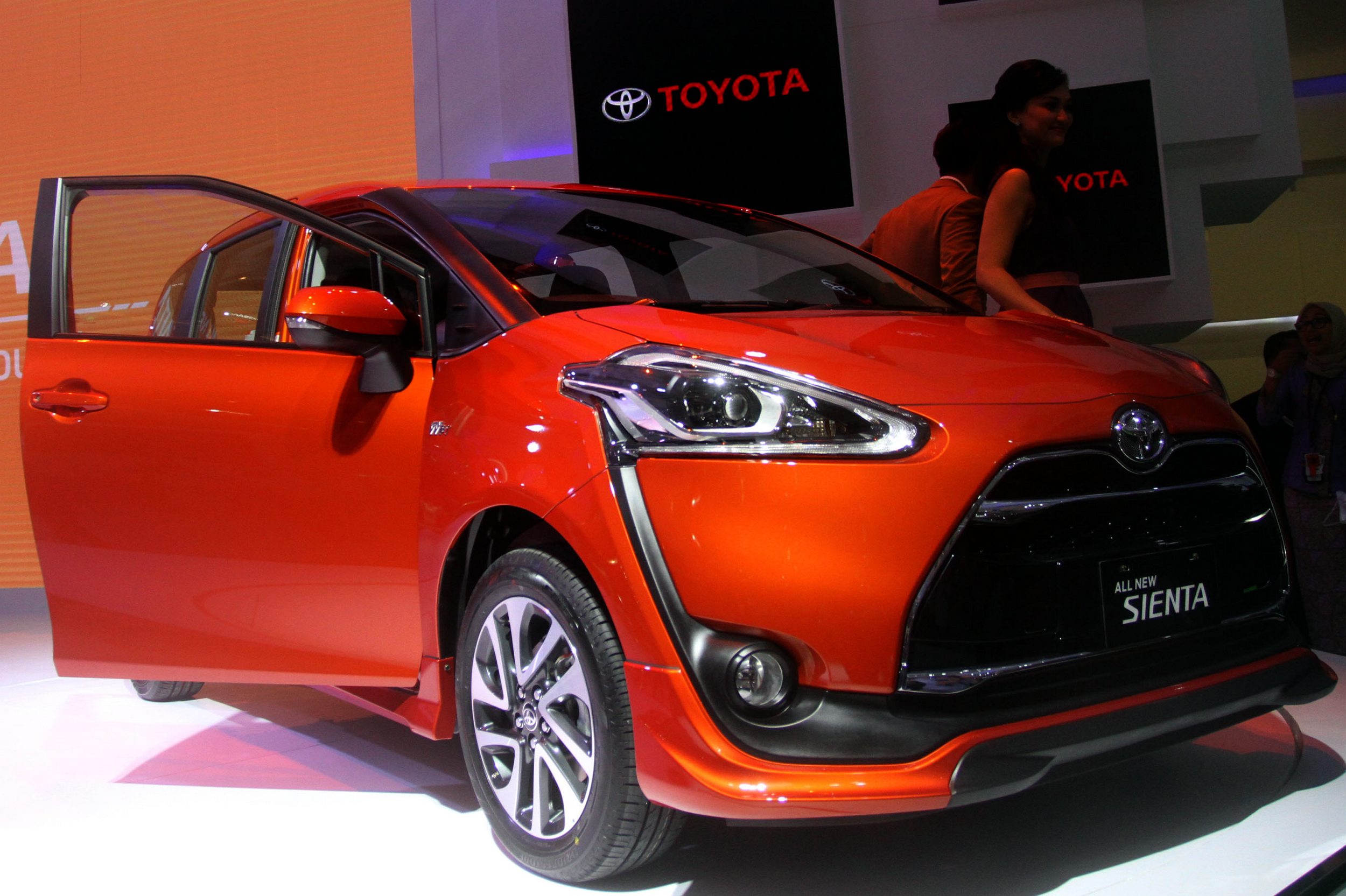 toyota-sienta-ramaikan-pameran-iims_20160408_131629.jpg